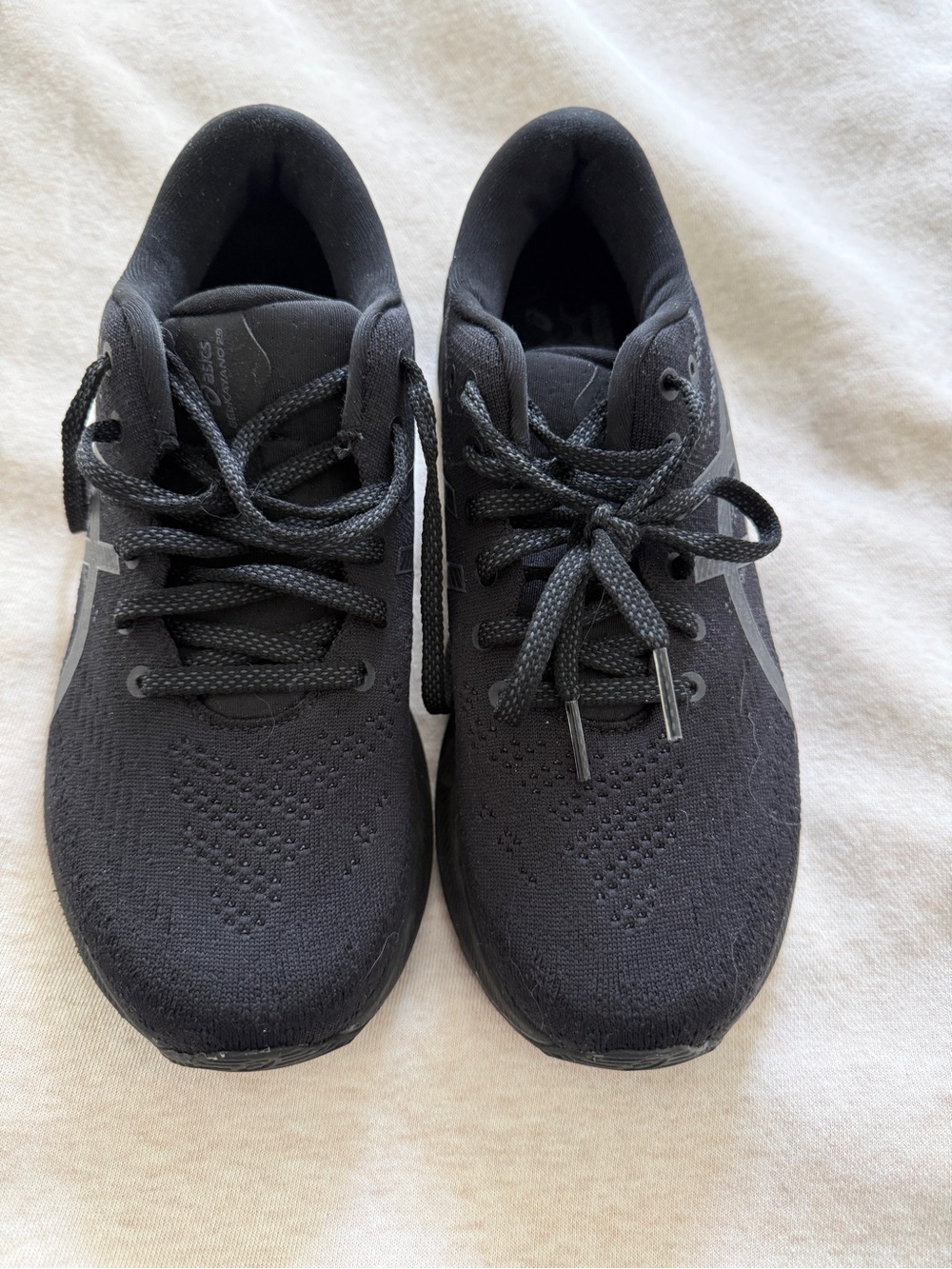 Women's Black Sneakers size 8.5 Like new.